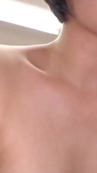 Curvă antrenor o gagică de la sală folosește tehnica ei rafinată de lins pentru bone gym boys. Partea 2