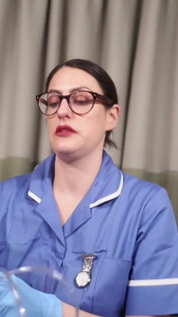 Riesige krankenschwester trickst dich aus, zur schrumpfung