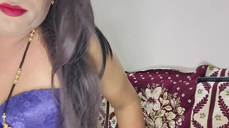 Indiansissychubby: Vui vẻ với khách hàng