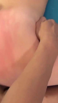 Dua awek cantik menggembirakan batang lelaki bertuah