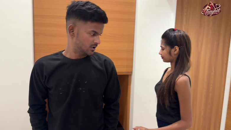 Tanyhot: Cowok pengantar barang ini datang ke rumah gadis ini dan...