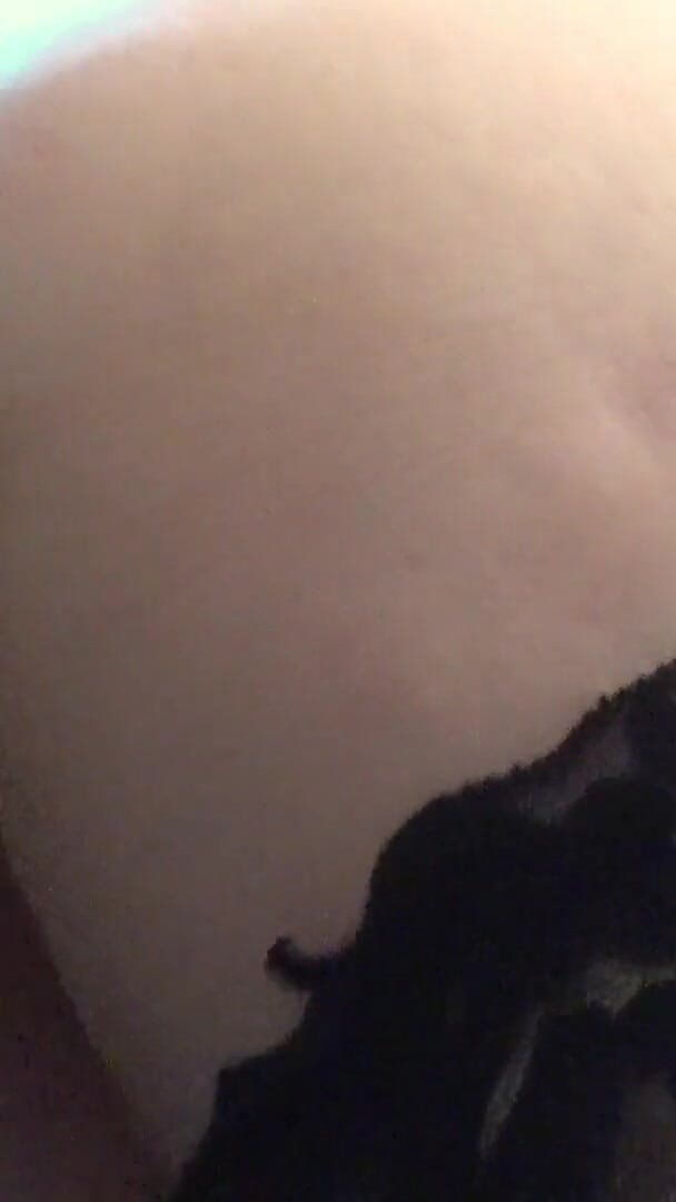 Milf Big Tits: 脱掉内裤，从后面操我。成熟的丰满女郎，屁股丰满，幻想并自慰。