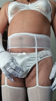 The Bride Was Not Satisfied on Her Wedding Night and Had to Use Her Vibrator to Finish Extracting Her Sissy Juice