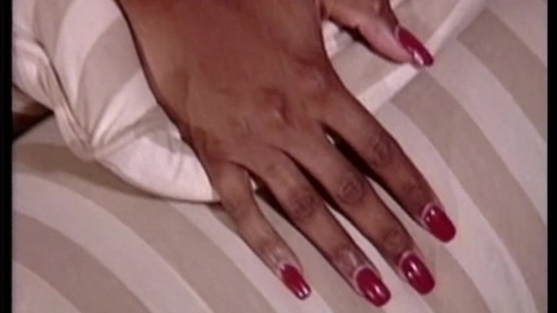 THAGSON 18+: Zwoele milf babes vinger druipend natte kutjes tot extase