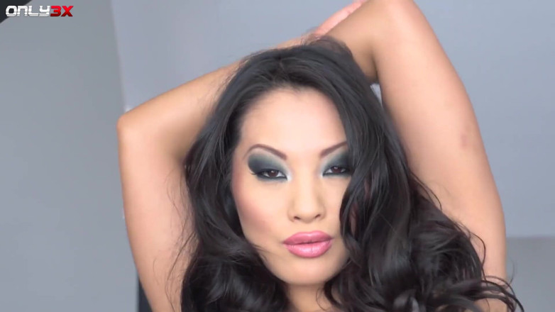 Only3x: Asa Akira, nymphomane au corps sexy, se fait étirer le cul