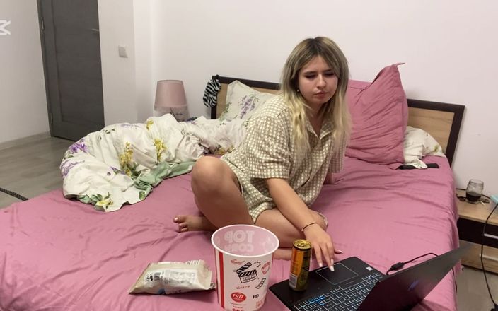 NipsAndStrips: 30 minuter över 100 pruttar i en video