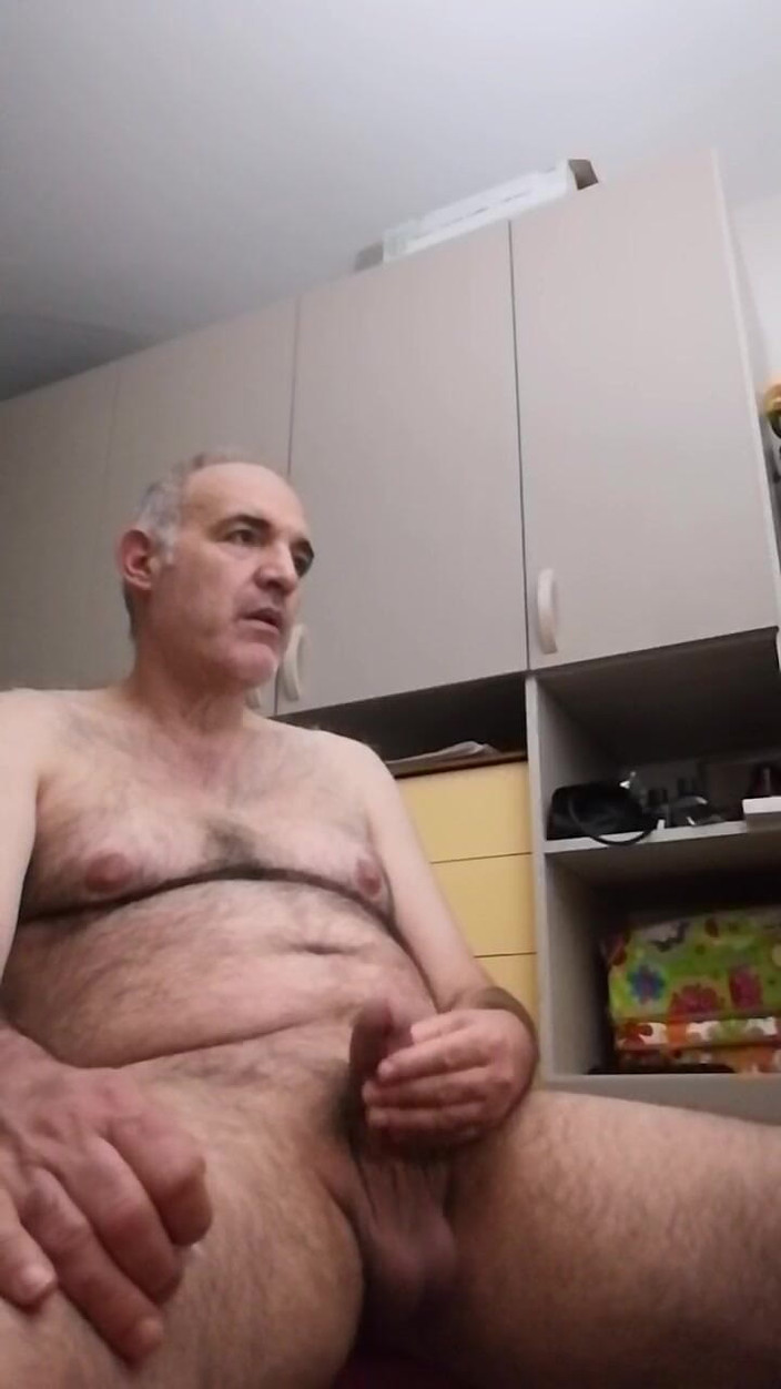 Setesesso7: Моча, дрочка, палец в попку и волосатые сиськи