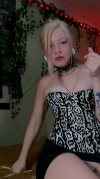 Dominatrix vampira domina com axilas