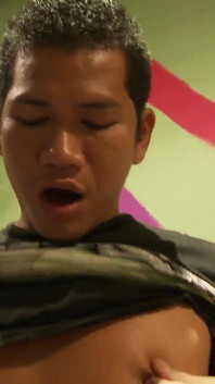 Raw Asian 4some w klubie nocnym