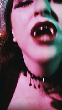 Scurs de regina vampiră
