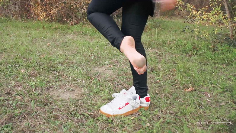 Cruel Anettes fetish world: Brudne lizanie stóp