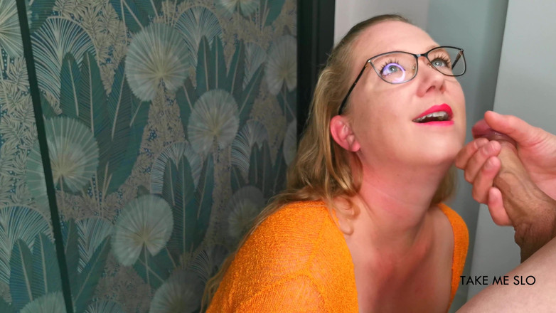 TakeMeSlo: Aku nggak nyangka sperma sebanyak itu - pov nyepong kontol dan...