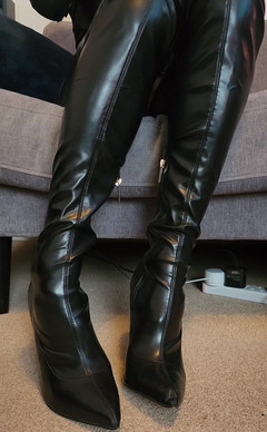 JessicaXD: Fetišista v botě a rukavici měl omylem orgasmus