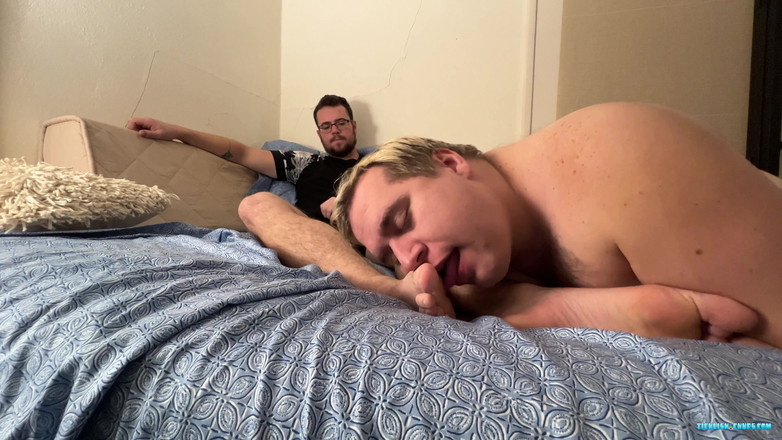 Ticklish Chubs: Кроссдрессера поклоняются и