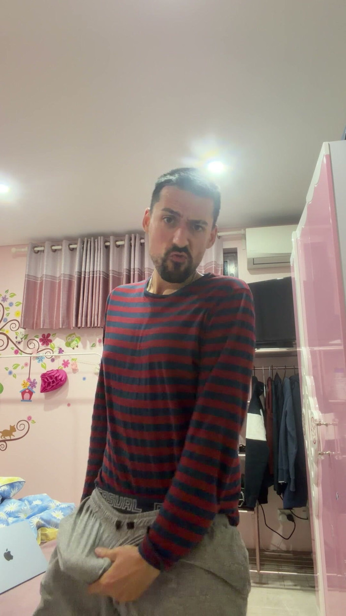 Liam Harding: Hot Stepdaddy Jerking off Nuts Like Crazy