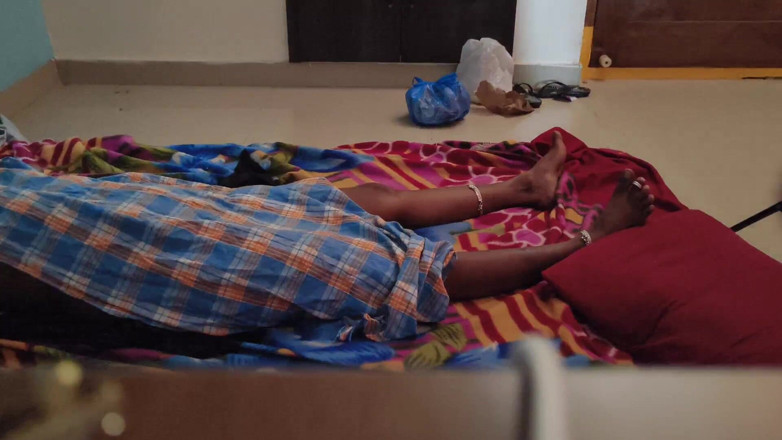 Desi palace: Schöne indische dorffrau fickt freund