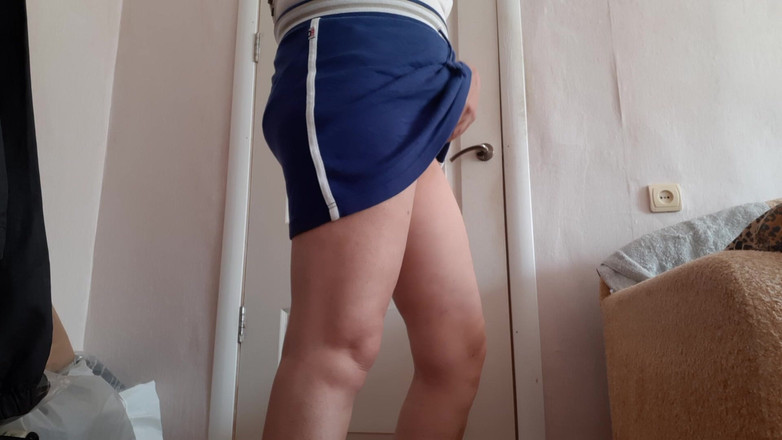 Lesbian-candys: Schaamteloze milf lerares masturbeert vies in haar anatomie klaslokaal