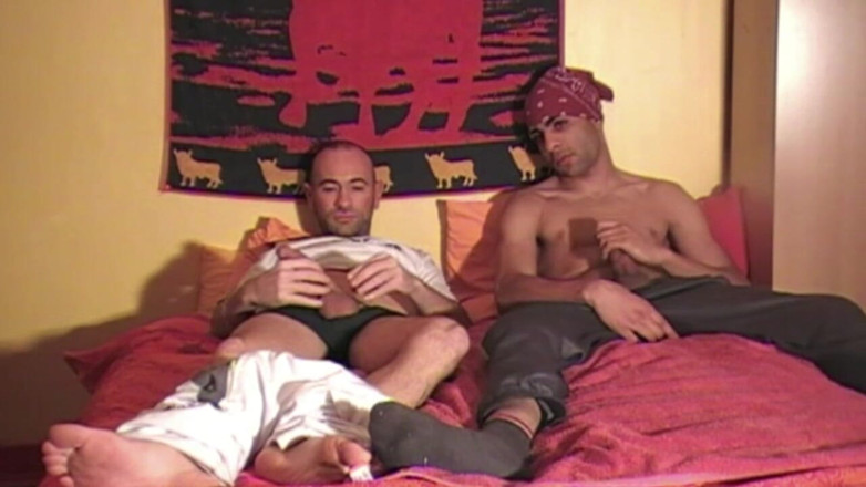 ARAB FUCKERS WITH HUGE COCKS: Jess cầu hôn người bạn Ả Rập của anh ấy để thủ dâm...