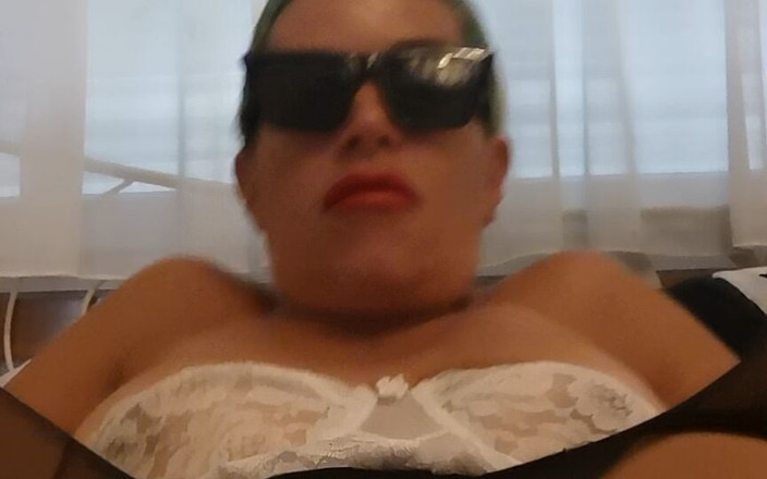 Wetwhore: Dildo show video