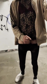 Crossdresser ngocok kontol