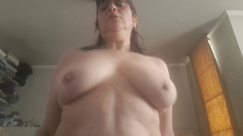 Mommy big hairy pussy: Jazda z drżącymi cyckami