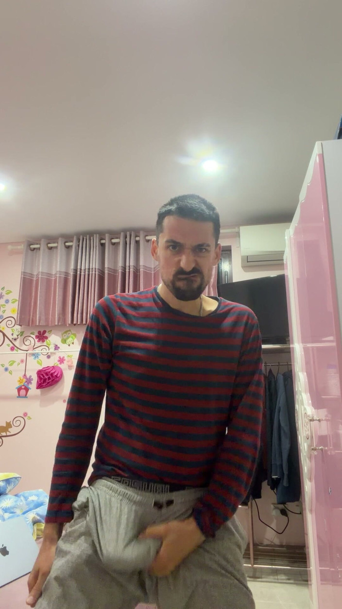 Liam Harding: Hot Stepdaddy Jerking off Nuts Like Crazy