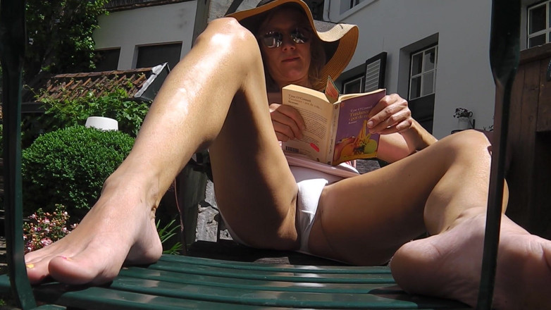 Lolacam: White Panties in the Sun