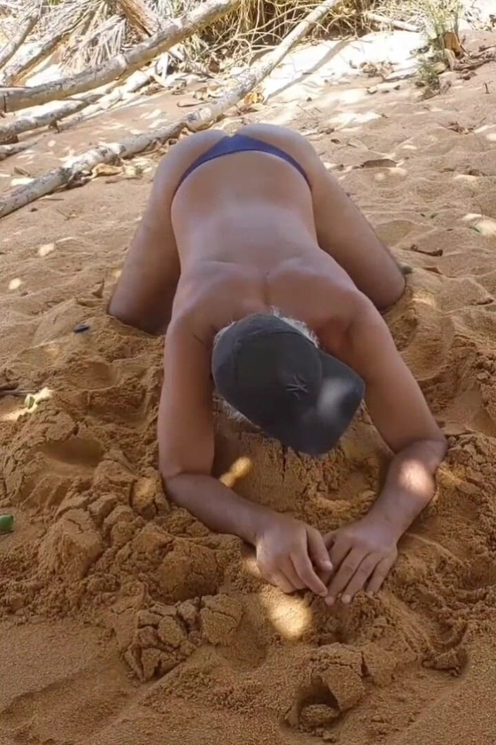 Ladysilvas: Ladysilva Crossdresser De Bikini Na Praia Que Tesao De Bunda 03