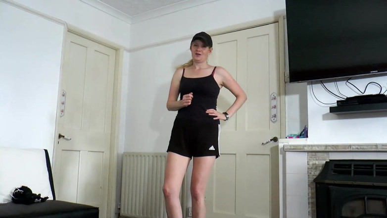 Britishmilf: Üvey oğul üvey annesinin terli götünü sikiyor