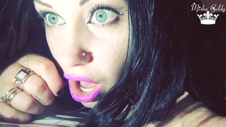 Goddess Misha Goldy: จูบและเลียสีม่วง