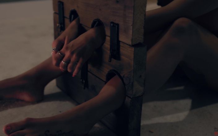 Glamour Bunnies: Zara Lei na Masmorra do Sexo