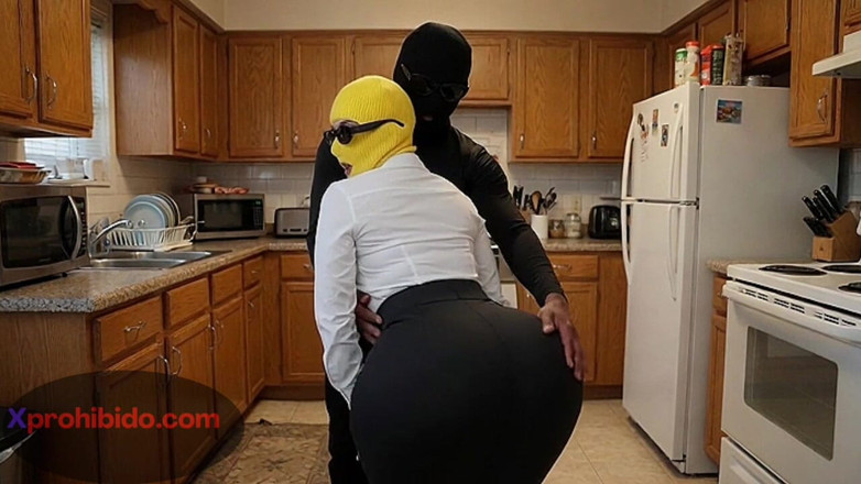 Xprohibidox1: Petite Big Ass Girl Shaking It in the Bedroom