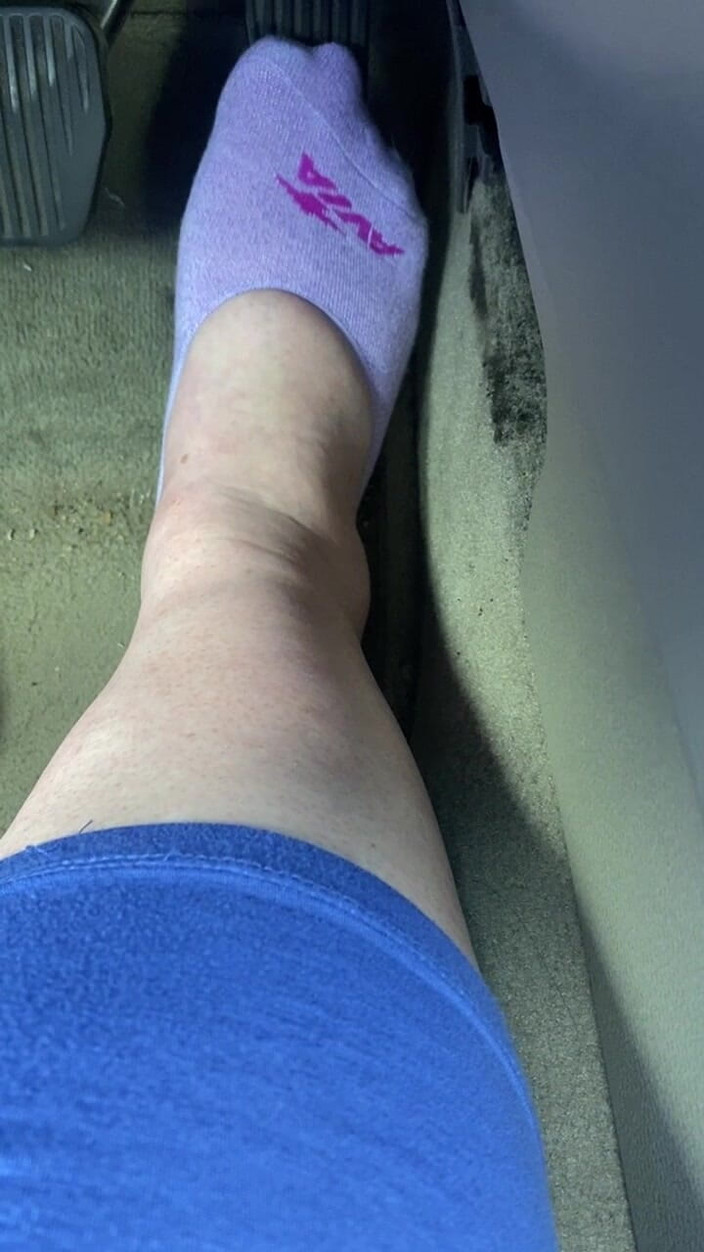 BellaBlast: Mor çoraplı pedal pompalama