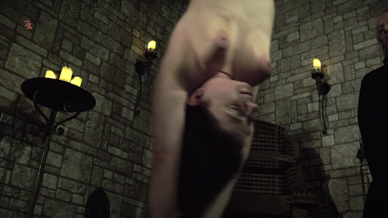Inquisition and prison world: Mooin witch la lattaia esaurita viene tirata a testa in...