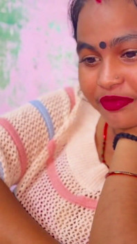 Desi Bhabhi Výstřih s velkými prsy škádlí v špatné místnosti Sexy indické vesnické dívky Odhalené šukání celou noc