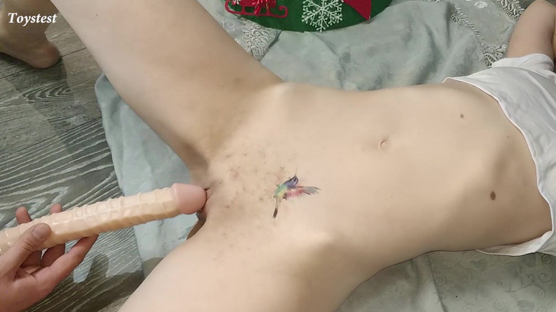 Toystest: Lång dildo för min styvsyster. Snabbt ta henne till orgasm