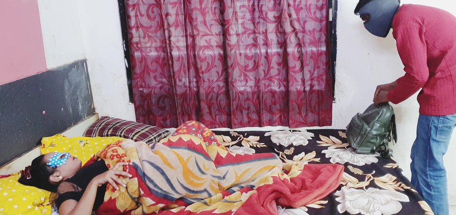 Anu4sum: Came to Steal but After Seeing the Sexy Bhabhi He...