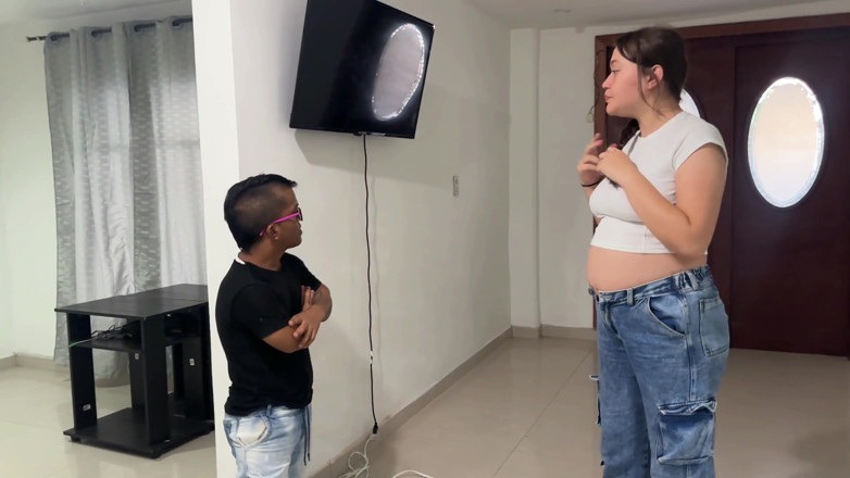 Julianaburning: Je baise une riche consultante immobilière enceinte pour qu’elle accepte...
