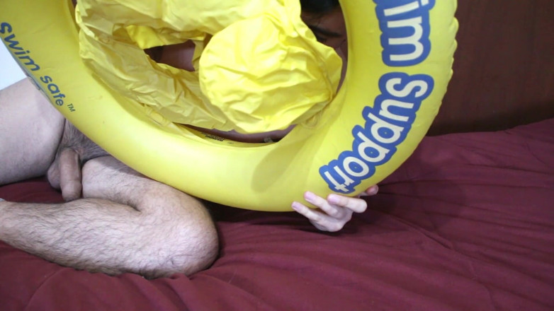 Inflatable Lovers: ห่วงยางสีเหลือง