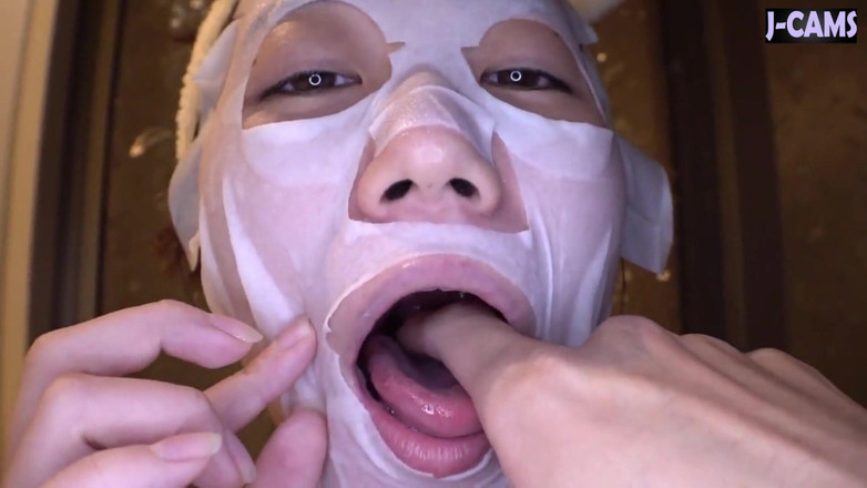 J-Cams: Milující prsatá průvodce škádlí sladkou expozicí a ochotným úsměvem, část 4