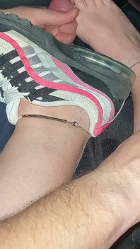 Footjob đẹp trong footfetish xe hơi