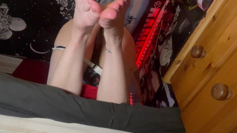Glitterqueen1999: Giantess Feels Horny After Her Nap, Doesnt Know Whos Watching!