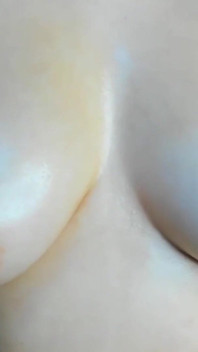 Mis tetas naturales están inquietas por tu polla