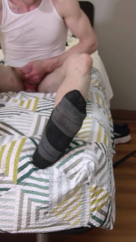 Schau zu, wie ich beim schlaganfall komme, nahaufnahme, auf dem bett legen