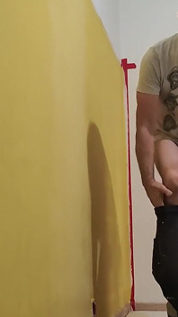 Papi bei der arbeit! Teil 3 Ich begann als Künstler in meinem neuen Haus zu arbeiten, ich benutzte eine Rolle und Bürsten.