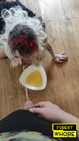 Forest-Whore: Bir ay tuvalete gidiyorum ve her gün idrar içiyorum. Amatör