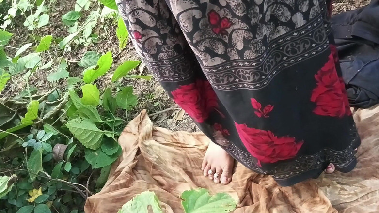 Renudbf: Ragazza del villaggio sesso all'aperto nella giungla