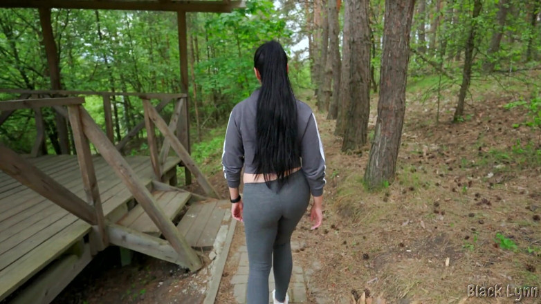 YSP Studio: Quickie Blowjob in Abandoned Park House
