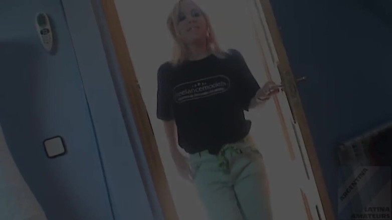 Argentina Latina Amateurs: Quente latina loira Lorena buceta gozada interna e facial