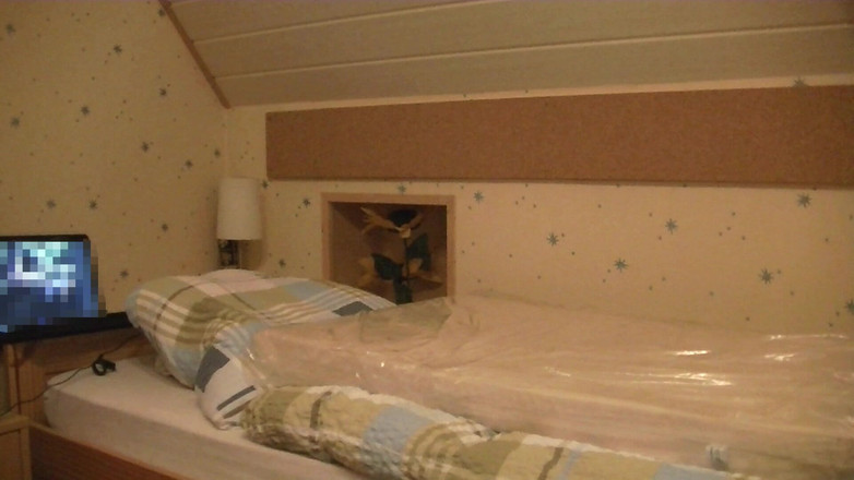 Mark Hannes: Masturbazione di una gobba nuda